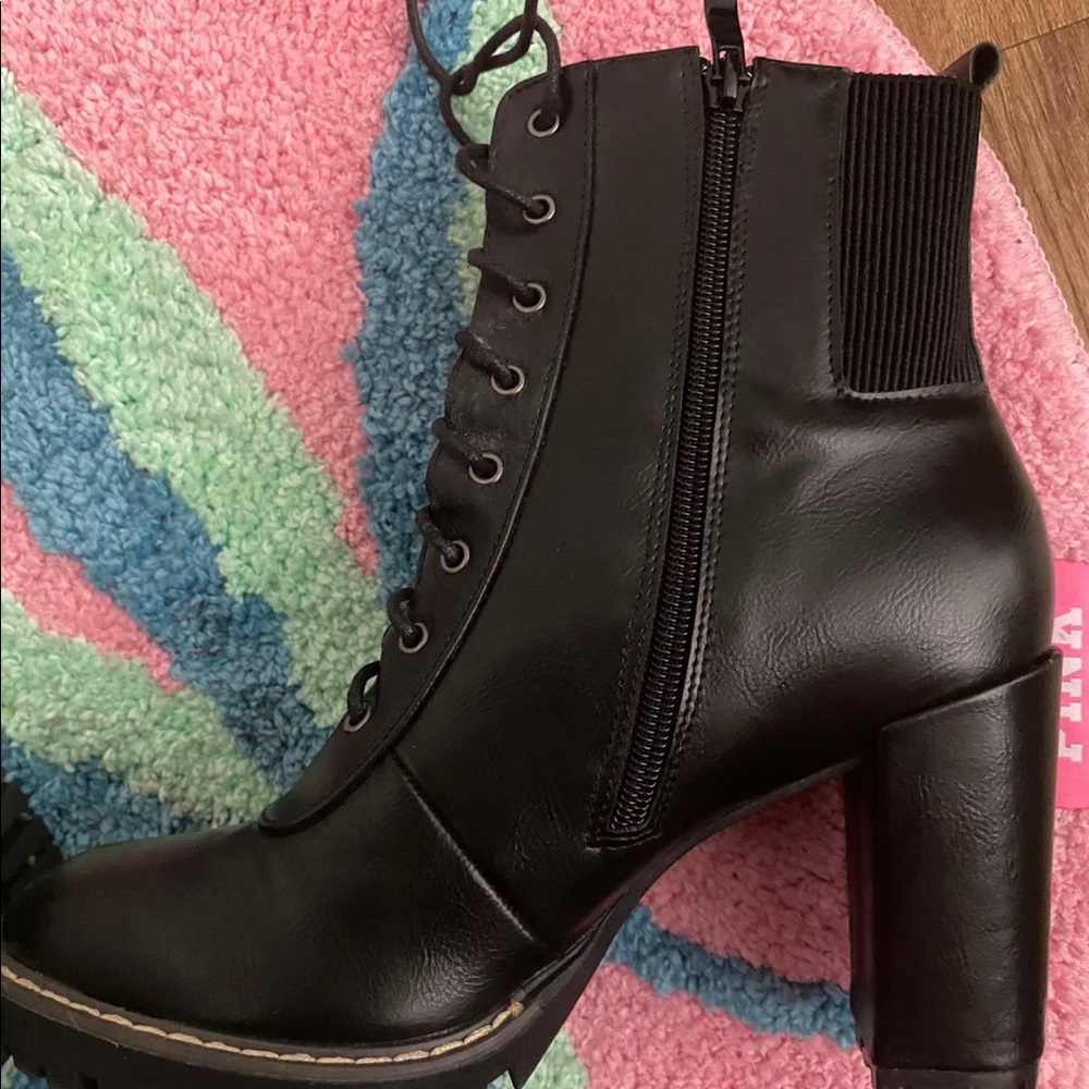 Vegan leather zip up boot with heel worn once